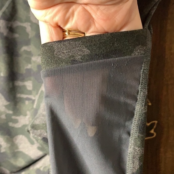 Fabletics On-the-Go Legging - Picture 7 of 8